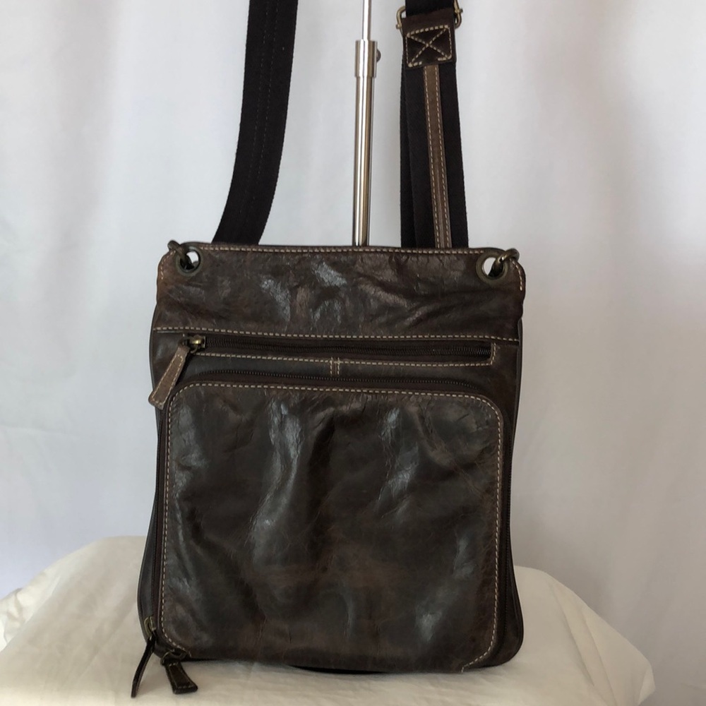 GUN TOTE’N MAMAS distressed brown leather crossbody. Concealed carry.